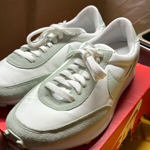 Nike Day break ck2351-011 barley green new